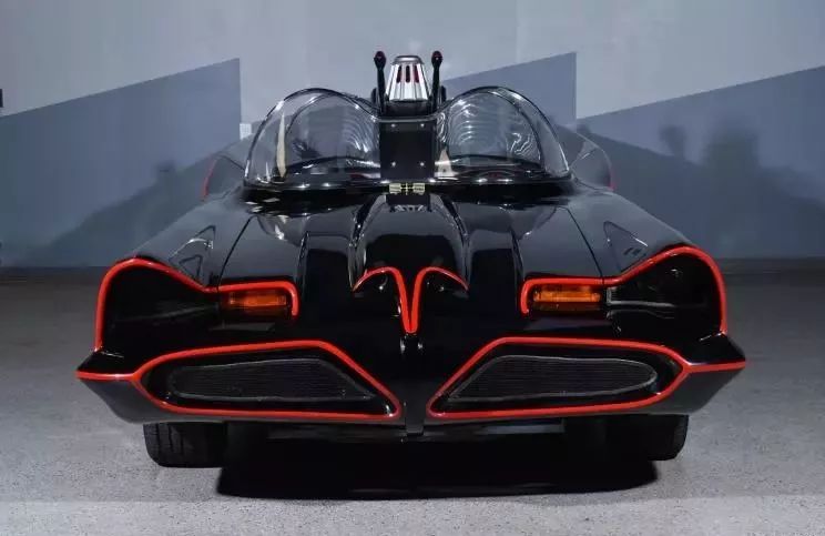 经典蝙蝠车再现dc迷的终极梦想周杰伦也有一辆