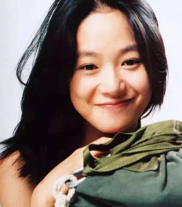 素人脸出演中国机长空姐气质不输袁泉美过张天爱还撞脸世界小姐