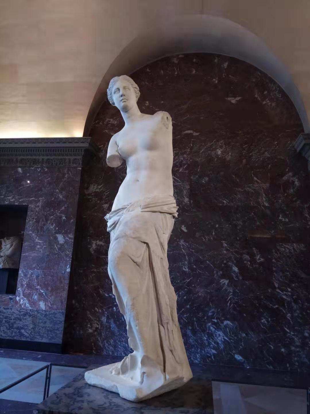 早期有人提议要不要修复维纳斯雕像的两只手,讨论来讨论去,最后还是