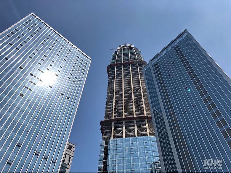 所谓伊人77:一直说天盛中心是椒江第一高楼,每次开过看看觉得和旁边