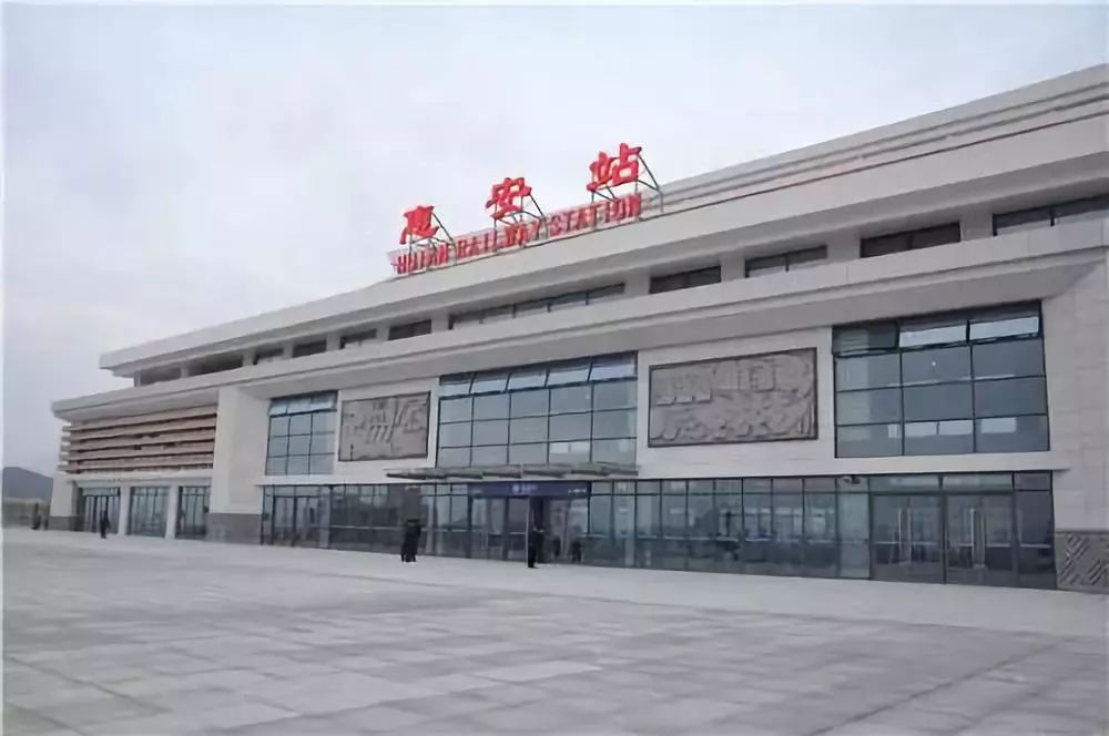 厦漳泉城际铁路(建设中)和福厦高速公路(建设中)快速抵达厦门国际机场