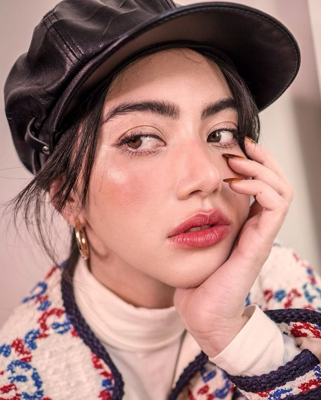 最新整容模版高允真她的野生眉真上头