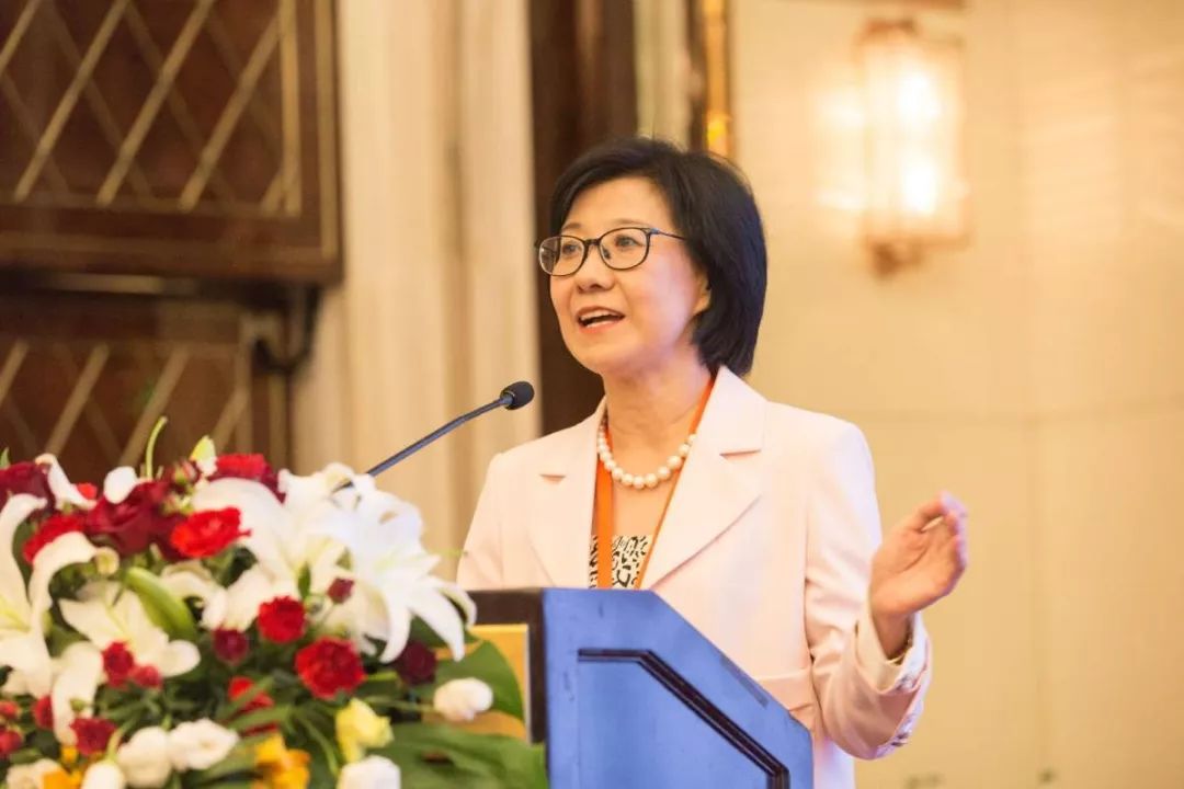 中国企业培训蓝皮书课题组指导专家,国际公益学院副院长贾晶女士介绍