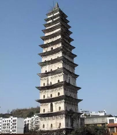 八百多年历史的鹫峰寺,仍旧屹立在赤城中心.见证蓬溪的焕然一新.