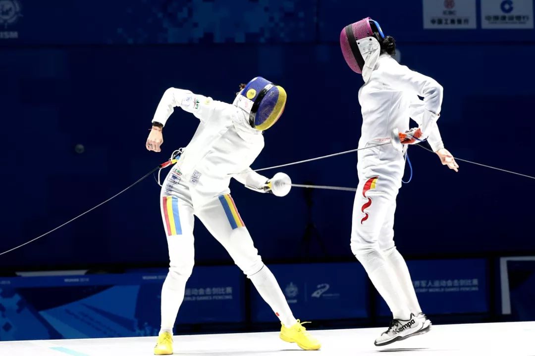 决赛中,中国八一队重剑选手孙一文面对老对手罗马尼亚选手波佩斯库