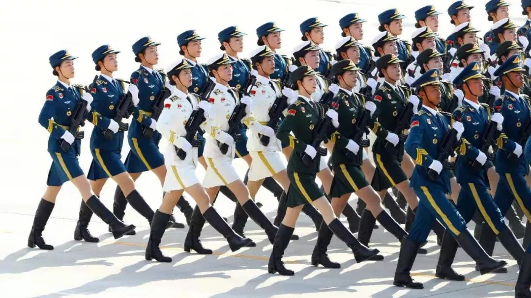 国庆70周年阅兵女兵图片