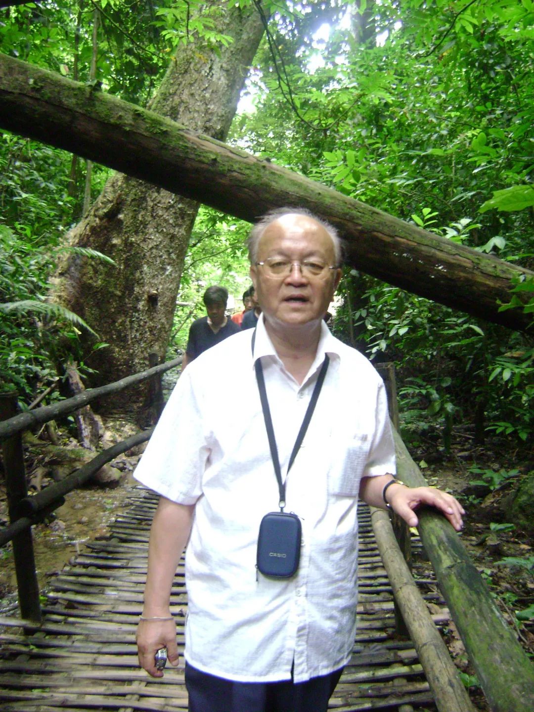 张致祥兰州大学外国语学院教授,1983年至1986年任外语系主任.