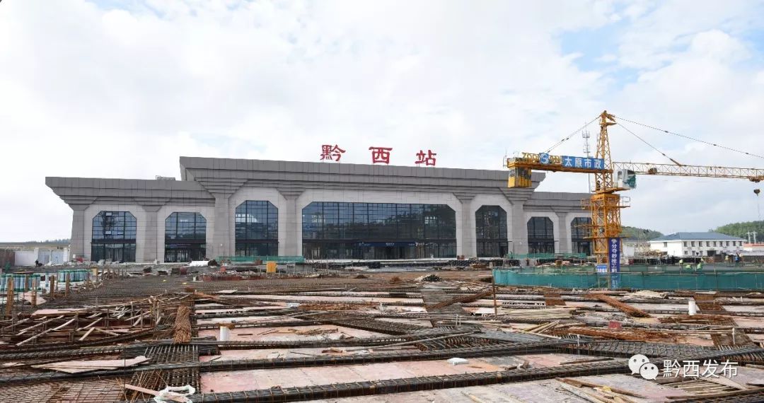 杨汉华到成贵高铁黔西站前综合服务广场和站前大道调研工程建设进度