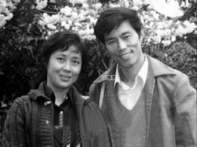 原创黄婉秋罕见童年老照片曝光与丈夫先结婚后恋爱今女儿也成刘三姐