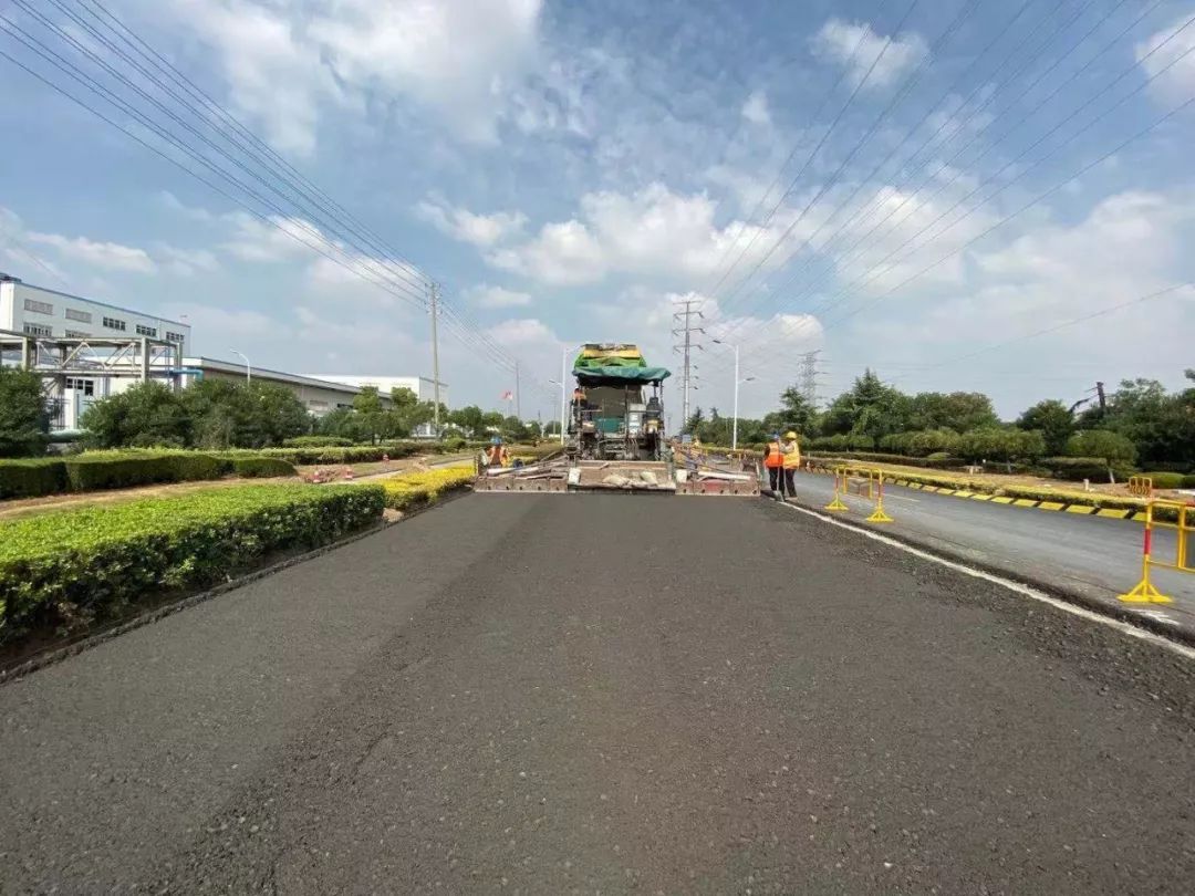 长江北路道路改造工程水稳基层顺利完工_施工