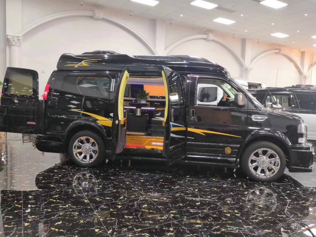 美系gmc定制商务保姆车全新内饰!