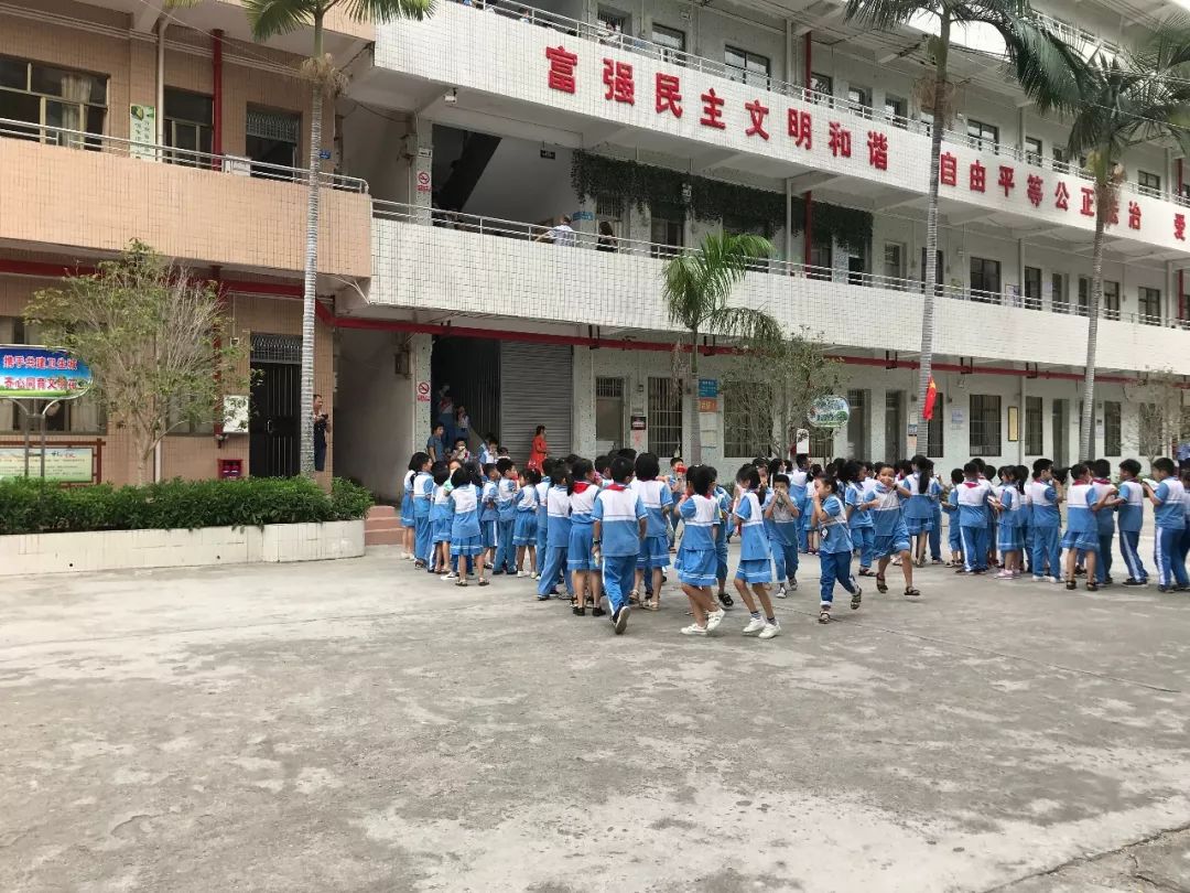 澄波校区加强消防演练提高逃生能力电白区第一小学与电白区消防大队