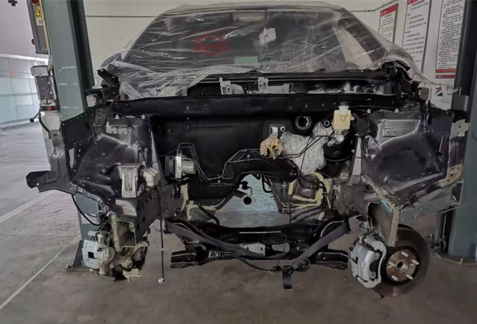 比亚迪宋pro惨烈事故,刚买的新车就要更换整个车架