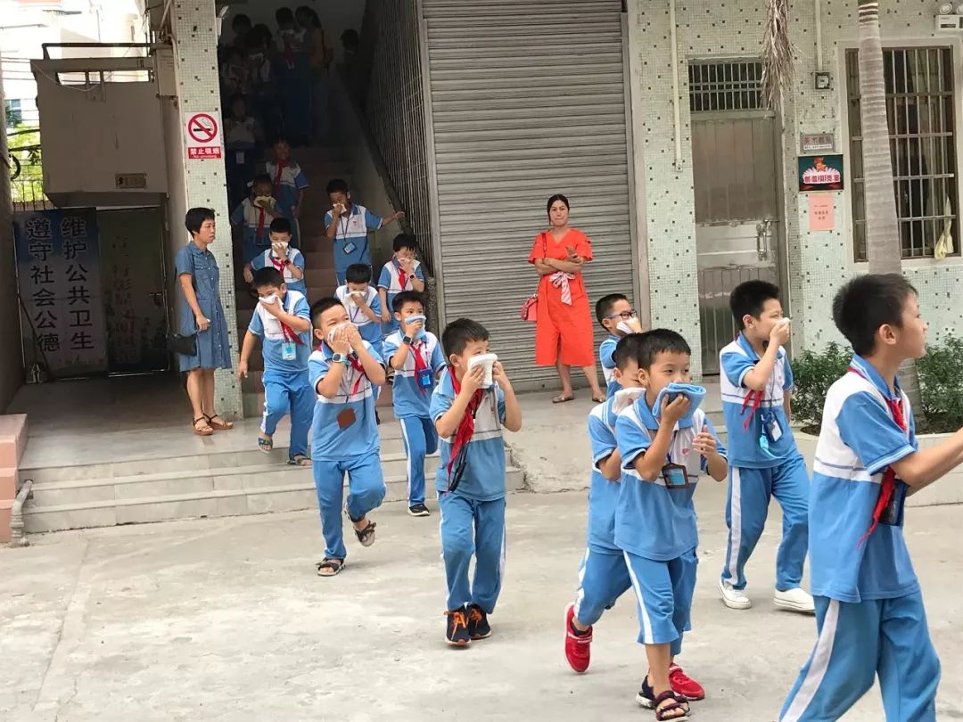 澄波校区加强消防演练提高逃生能力电白区第一小学与电白区消防大队