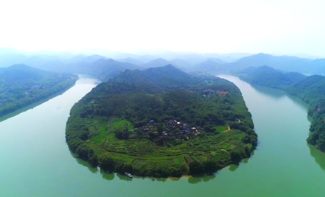 这里居然私藏着一处令人震撼的水江奇观悠悠江水让你忘却世间忧