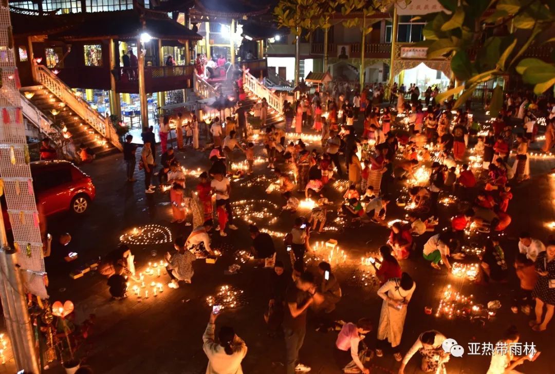 旺瓦,傣语,即开门节,象征着三个月以来的雨季已经结束,表示解除"关门