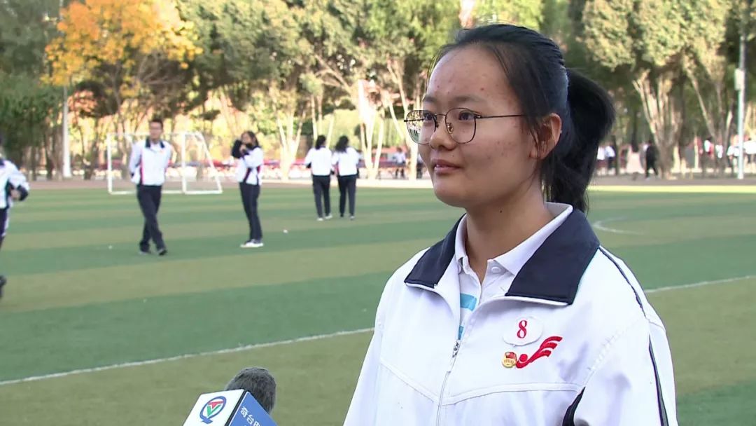 赵金虎大校在母校奇台一中作励志教育讲座