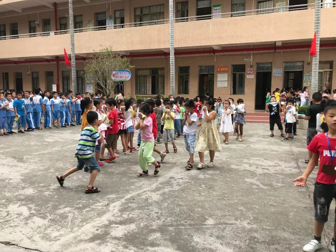 澄波校区加强消防演练提高逃生能力电白区第一小学与电白区消防大队