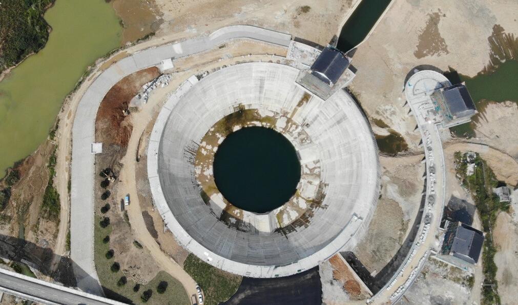 杭州"超级碗"竣工 碗内20万吨湖水不见踪影