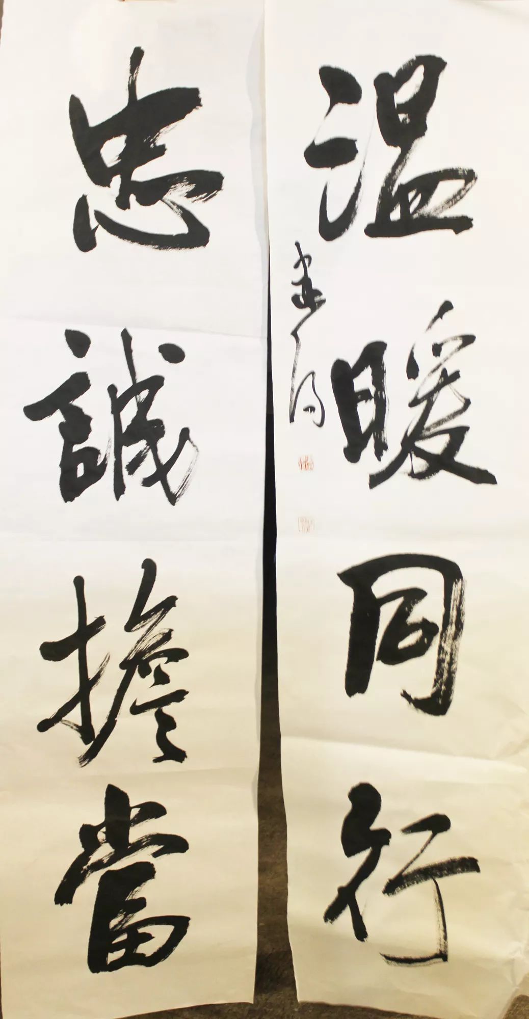 吴永根《瓷满天下,报达万家》肖建虎《大器瓷都 精彩晚报》尹志军《融