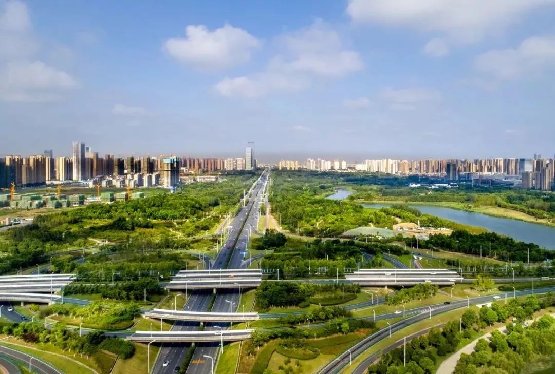 图| 如今的方兴大道 杨忠铭 摄合肥一中图| 当初建设中的合肥一中 马