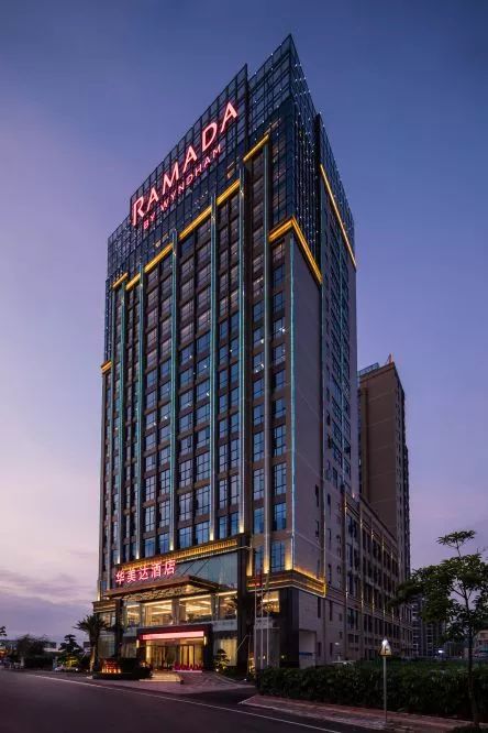 仅499元抢华美达酒店套票~豪华大/双床房 海鲜自助/西式套餐/温泉 双