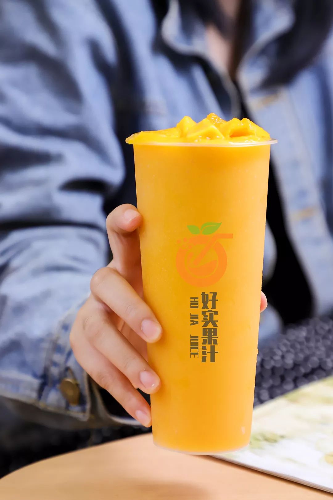 果汁冰免费送!汕头90后帅哥开店都是这样的吗?