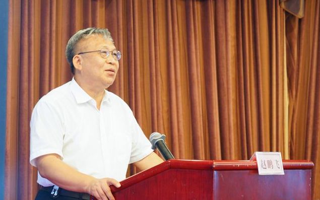 辽宁省教育科学研究院副院长高鸿作题为《现代学徒制推进产教深度融合