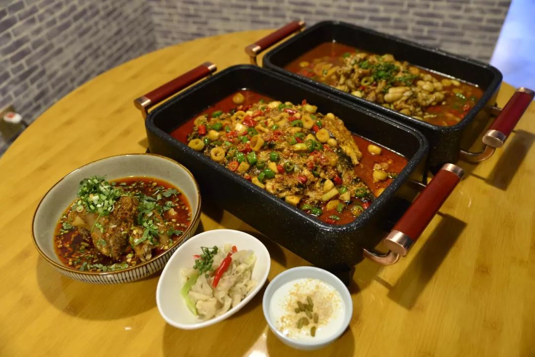 美食九襄一城一味烤全鱼带给你舌尖上的奢华体验