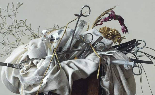 原创冷军的一幅"怪画":把剪刀和注射器插在花盆里,却卖出862万