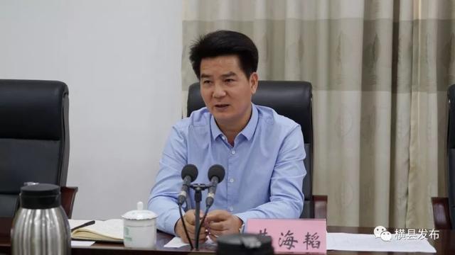 10月18日上午,横县召开环境整治会议,横县县委书记黄海韬,县领导