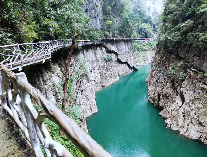 云阳龙缸石笋河图片