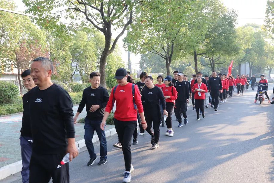活动我局组织开展户外健步走活动