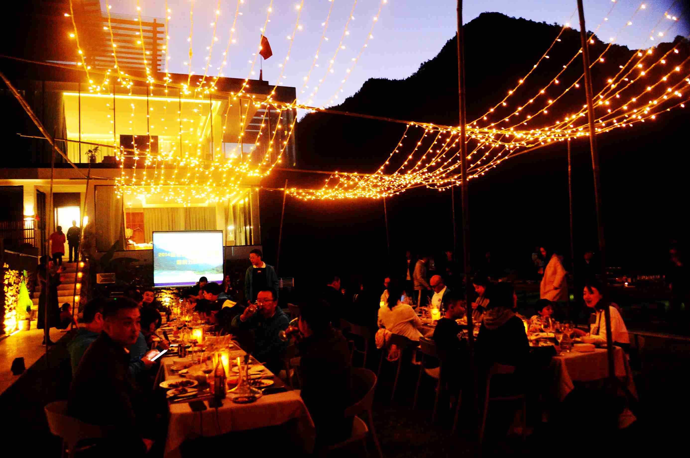 原创张家界璞舍首场户外音乐晚宴高大上