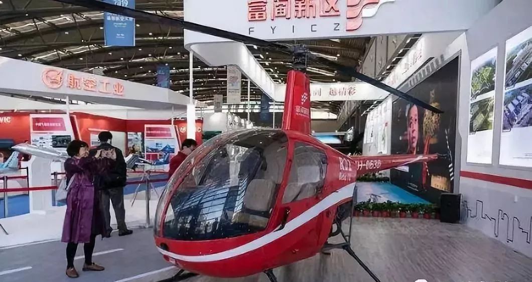 永康在参观2017中国国际通用航空大会展厅时,听取了蓝田通航小镇规划