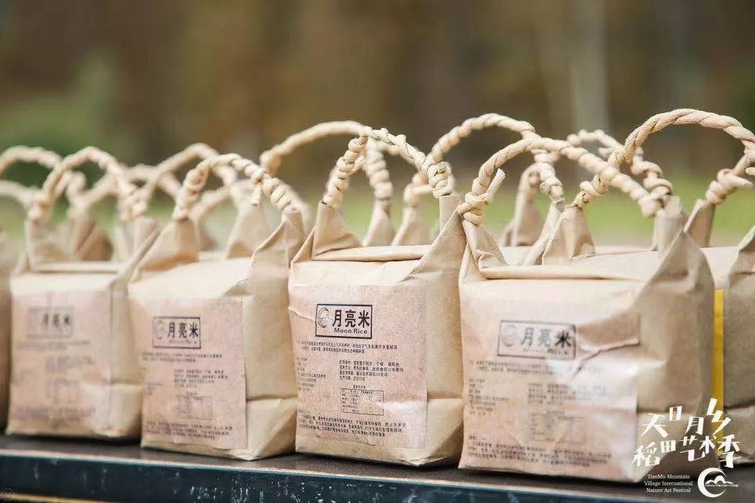 茶味浓稻香醉在天目山下邂逅月乡的稻田艺术与微笑