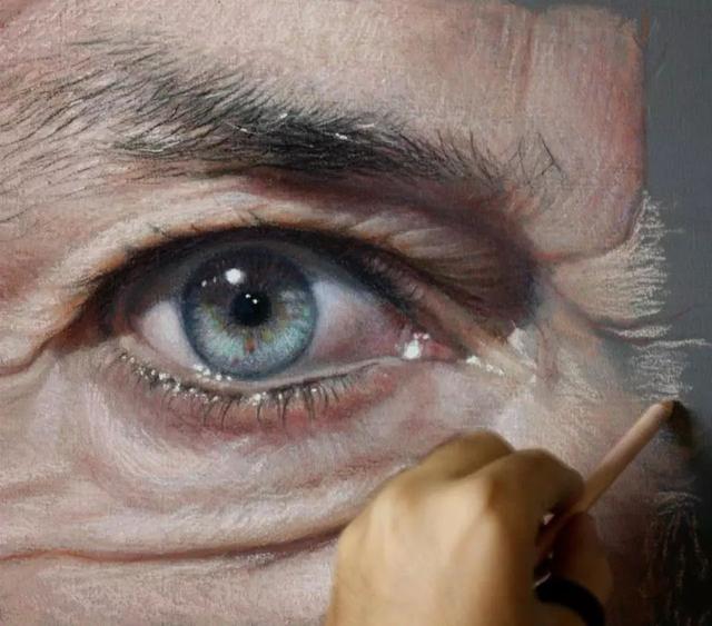 超写实色粉笔画作,颠覆了美术高手者的视线,功底有多.