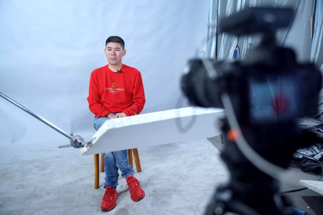 由何小庭担任总制片人,钟青执导,南镇担任编剧,赵弈钦,厉嘉琪,樊治欣