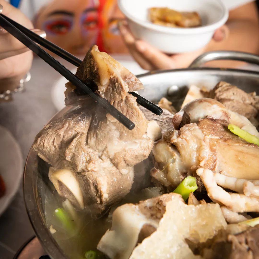 价值88骨煲免费送虾骨烧周年庆是时候去吃饭了