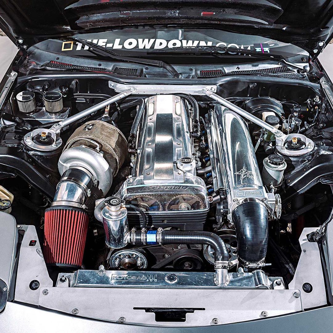 一辆搭载2jz引擎的马自达rx-7!