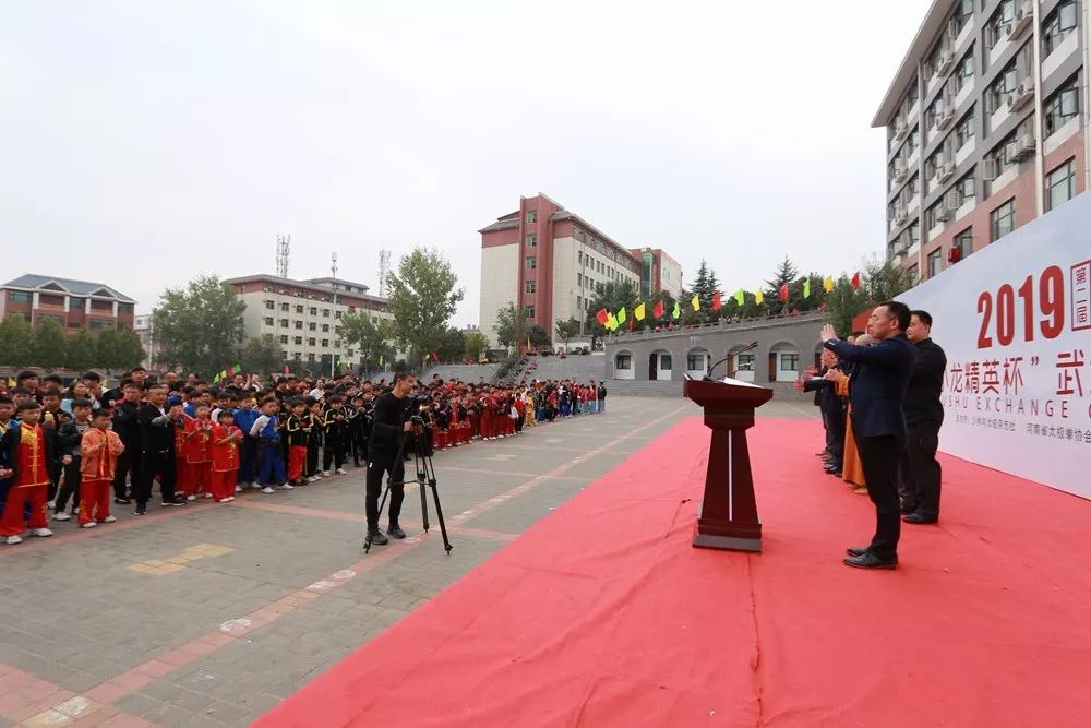 登封市小龙教育集团联合主办,登封市少林小龙武校,安徽省蒙城华东武校