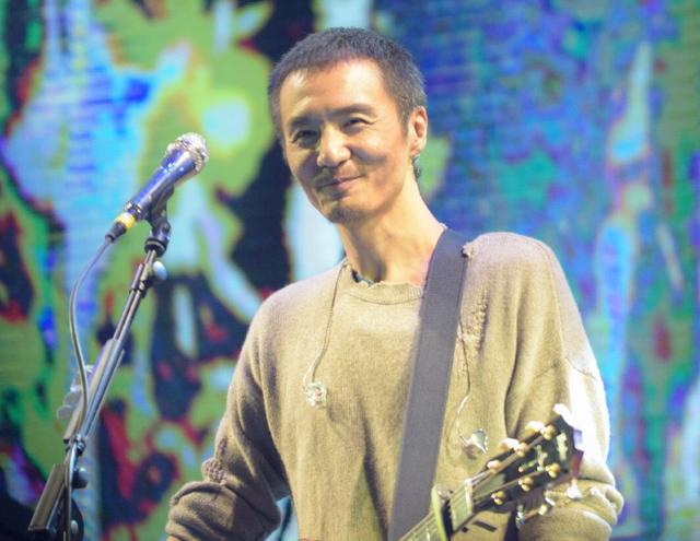 原创朴树现身昆明演出满脸笑容暖化全场