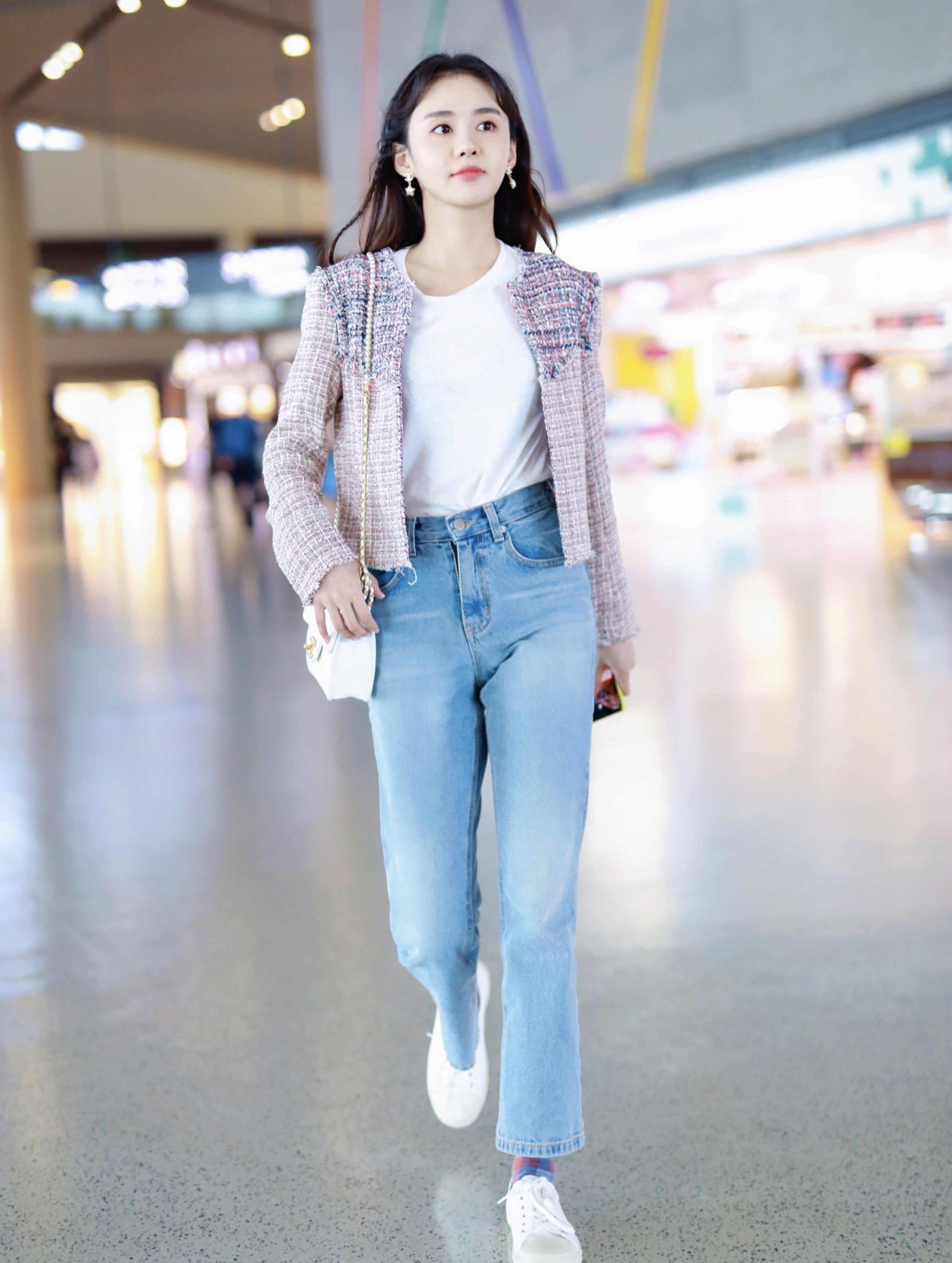 原创郑合惠子穿搭清新甜美走机场颜值十分吸睛养眼造型可爱到爆