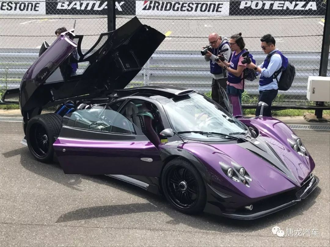 自己买了许多限量版豪车,都知道郭富城曾经买了一辆全碳的帕加尼zon