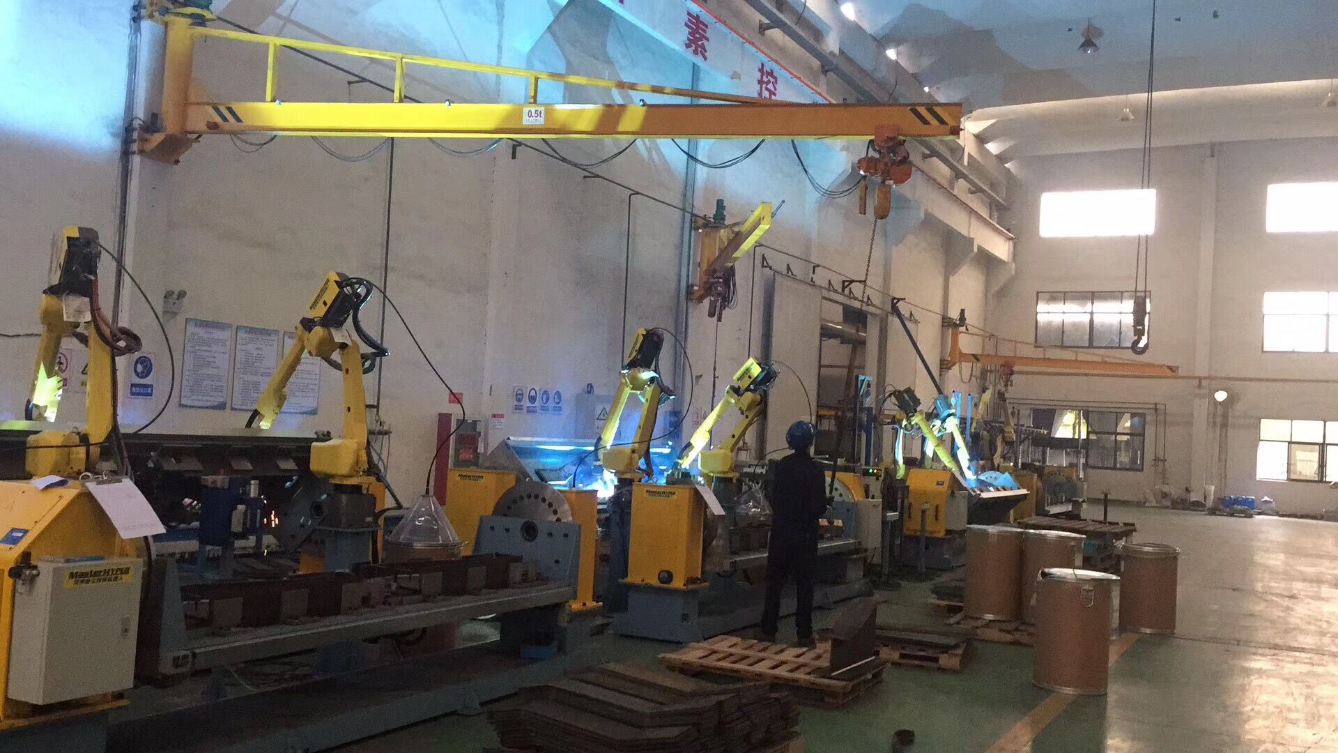 国内首条钢横梁全自动机器人焊接生产线顺利通过中国铁建重工集团验收