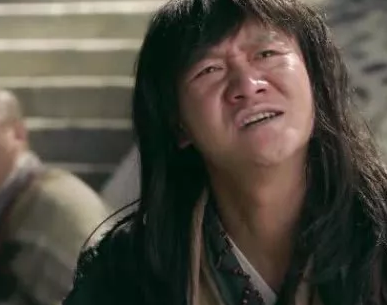 杨一威饰演的周颠更是剧中的搞笑担当,经常一句话惹的观众哈哈大笑,他