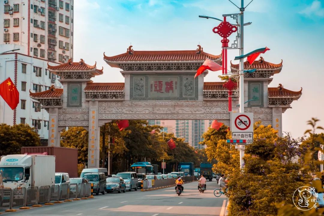 其实在深圳市区30公里开外,有一个距今已有720余年历史的"桥头村"