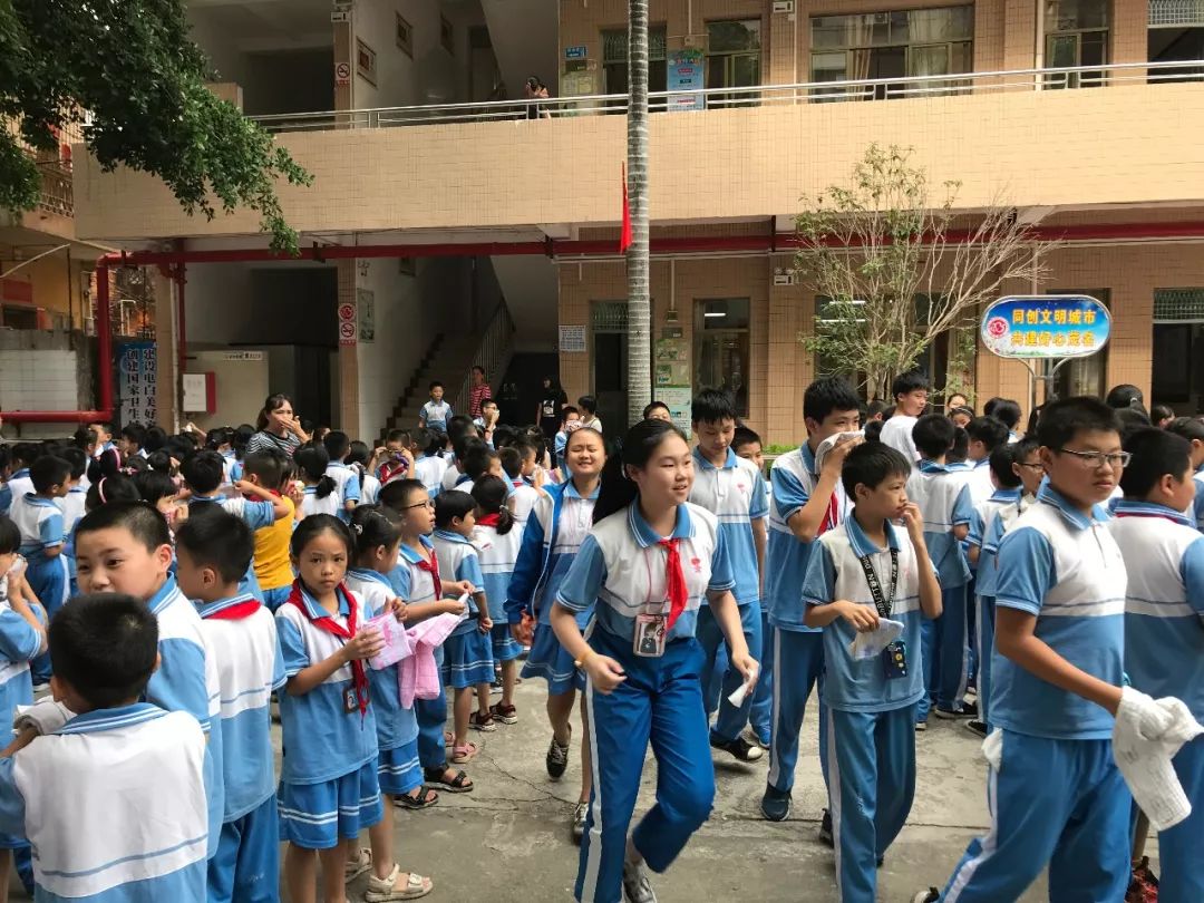 澄波校区加强消防演练提高逃生能力电白区第一小学与电白区消防大队