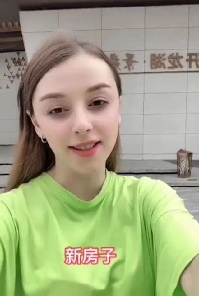 来自摩尔多瓦,这个女孩名叫潇潇,一段外国女孩说重庆话的视频火了