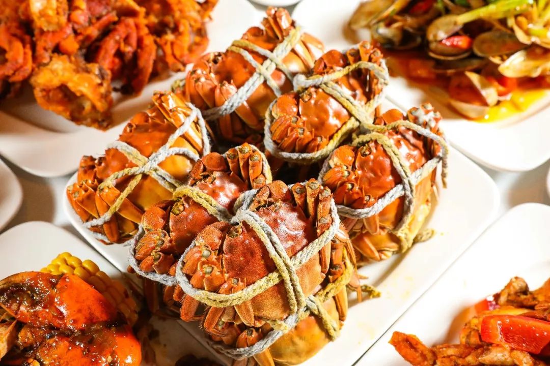 人均200 的蟹宴自助!全场大闸蟹,海鲜,刺身无限畅吃!坐标陆家嘴!_蟹肉